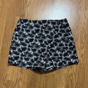 Elegant Black and White Patterned High Waist Shorts